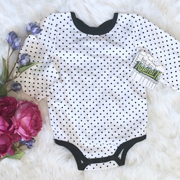NWT back🎀 detail polka dot onesie - Picture 2 of 5